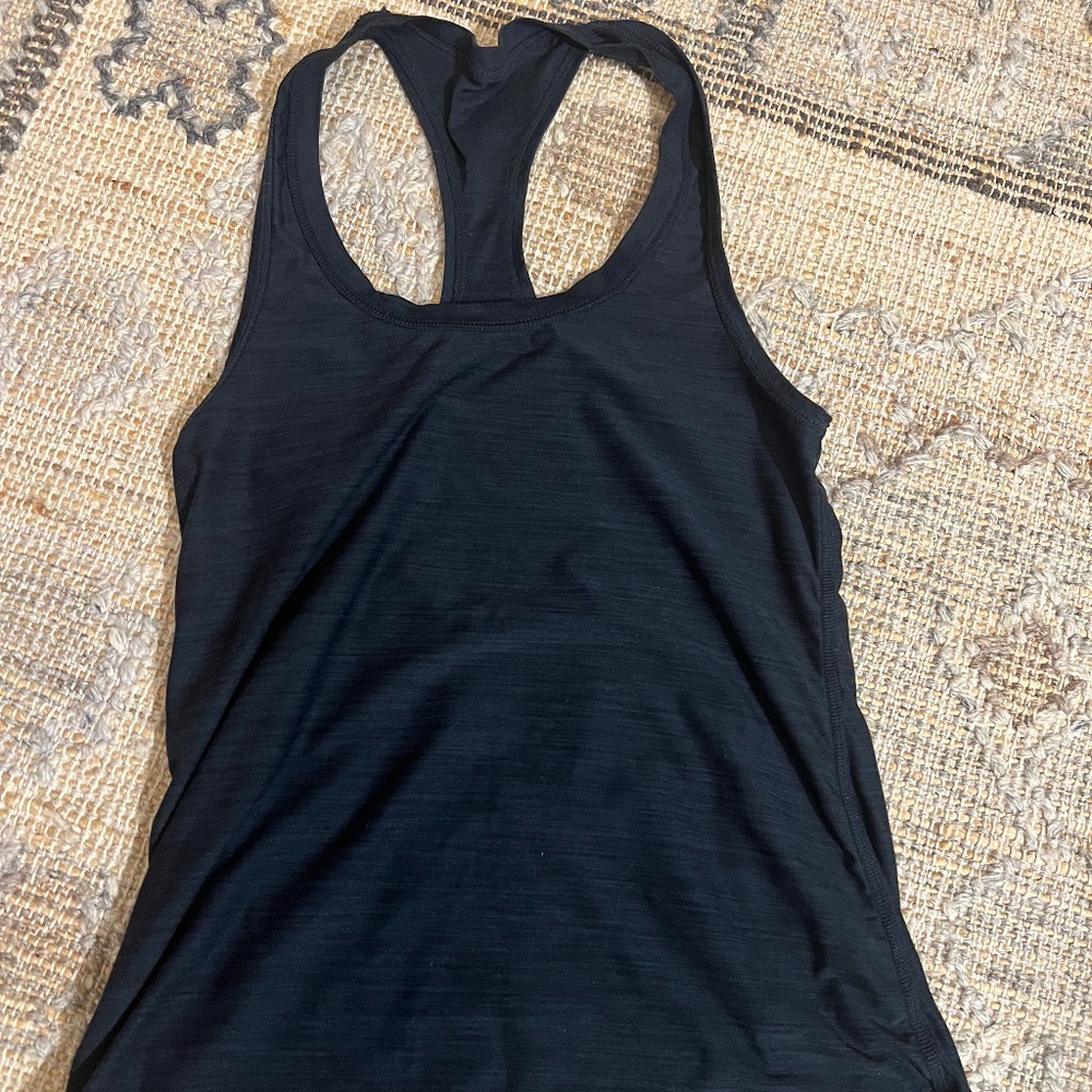 Vuori Lux Performance Tank Size medium